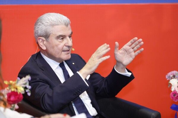 وزير الصناعة: يجب التوصّل إلى خارطة طريق موحّدة مع وزارة الزراعة تساهم في تأمين نسبة أكبر من المواد الغذائية الوطنية