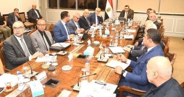 وزير الإسكان يتابع الأعمال الجارية بـ "كمبوند مزارين" بمدينة العلمين الجديدة