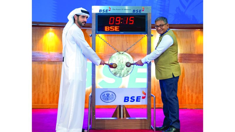 الامارات | حمدان بن محمد يزور بورصة بومباي ويقرع جرس تداولاتها