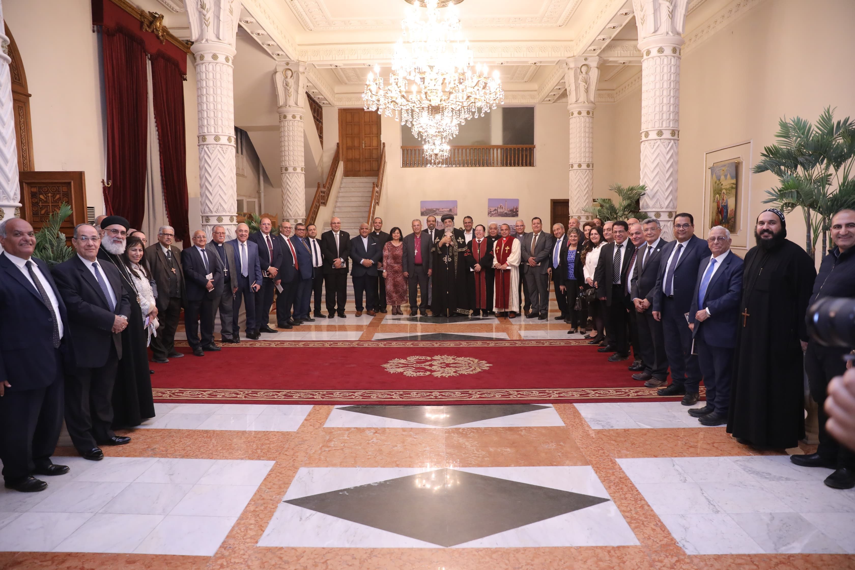 رئيس الطائفة الإنجيلية يهنئ البابا تواضروس الثانى بعيد القيامة المجيد