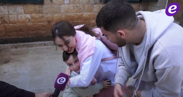 طفل يقتحم مقابلة بيسان إسماعيل.."هذا خلافي مع والدتي" وشقيقها نوار يعترض