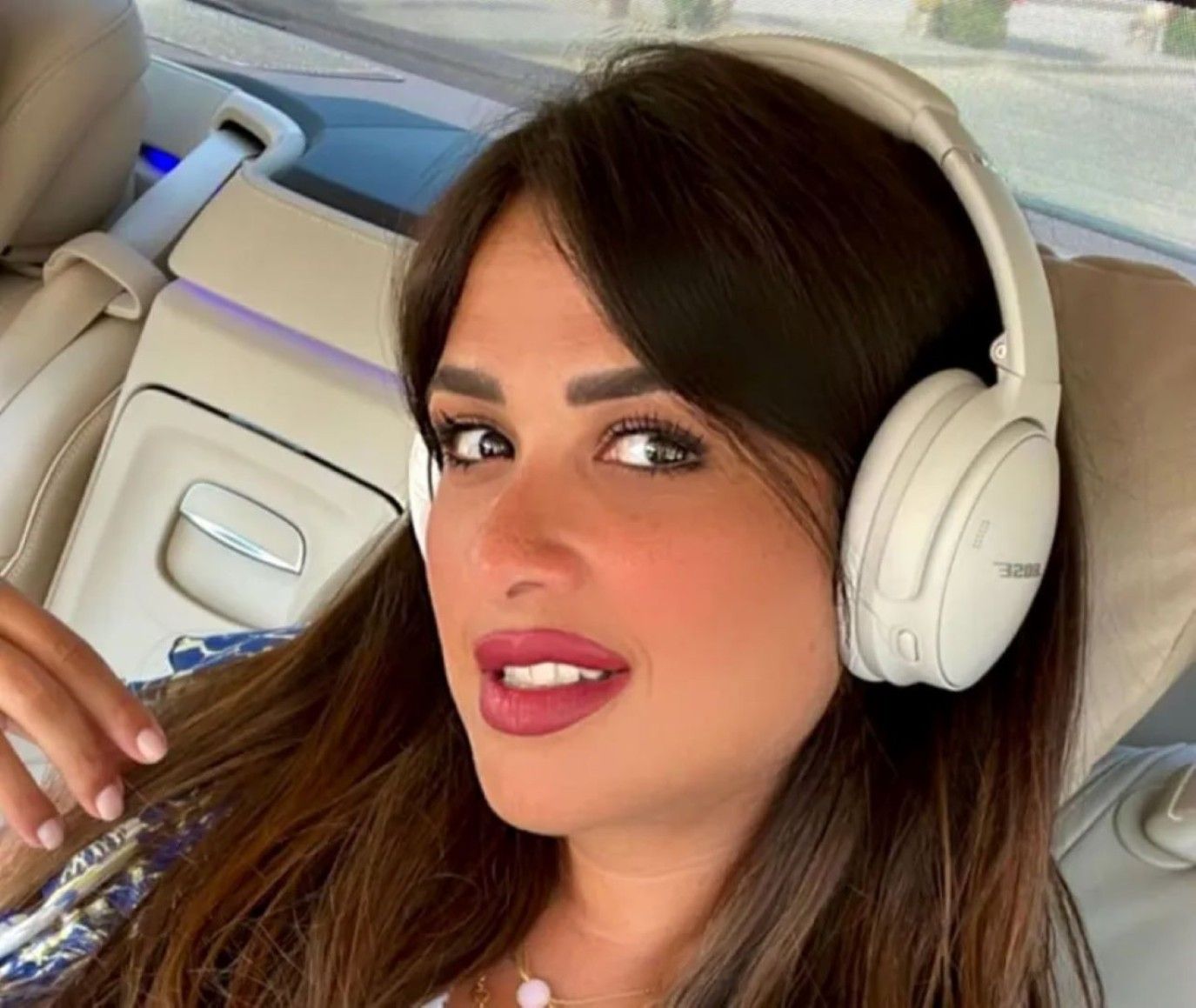 هكذا ردت ياسمين عبد العزيز على شائعة تأجيل فيلم زوجة رجل مش مهم