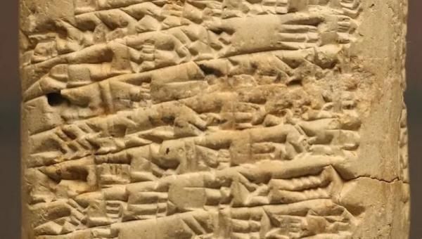 الامارات | "ناني" صاحب أقدم شكوى لخدمة العملاء .. زبون نقش ملاحظاته على لوح طيني قبل 4 آلاف عام