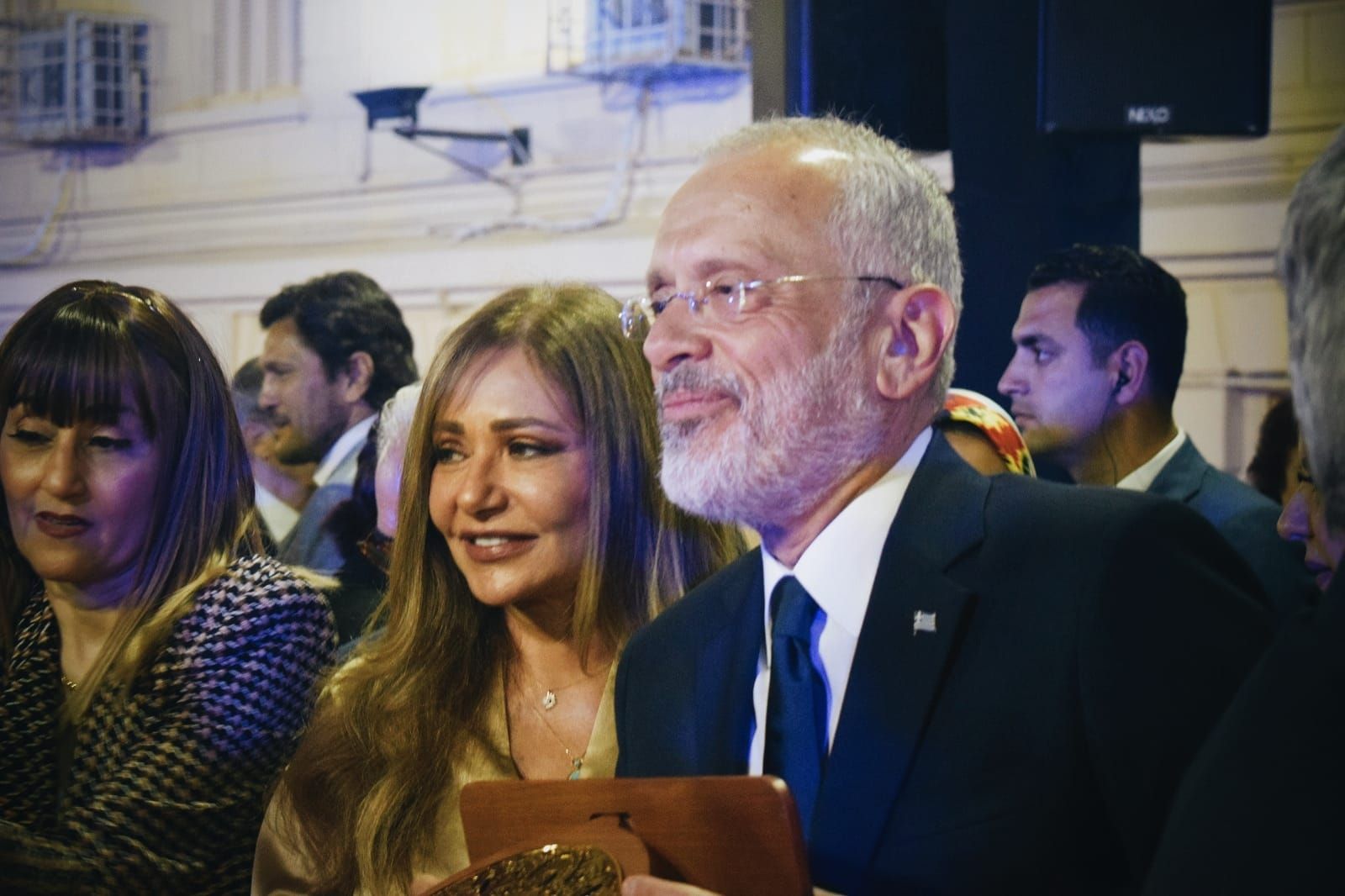 ليلى علوي تحتفل بالعيد الوطني اليوناني في حفل استقبال بالقاهرة