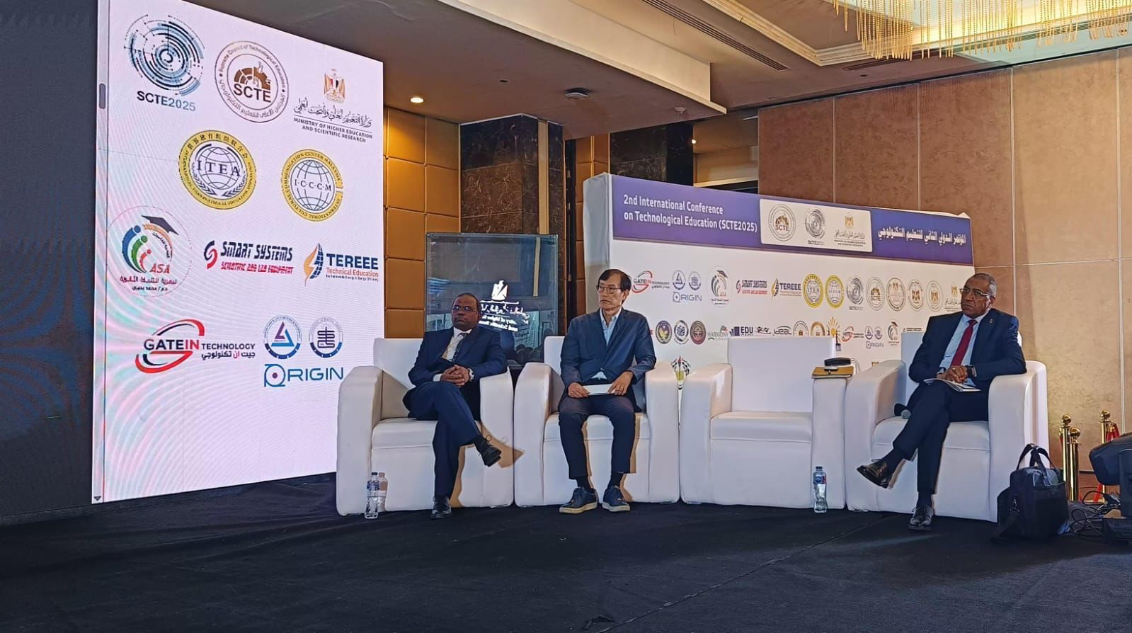 التحديات الوطنية وتأثيراتها على الجامعات التكنولوجية فى مؤتمر دولى للتعليم