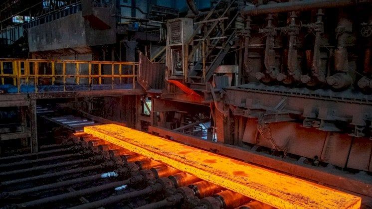 البرلمان البريطاني يستنفر من عطلة الفصح: تشغيل طارئ لشركة الصلب لإنقاذ آخر أفران المملكة