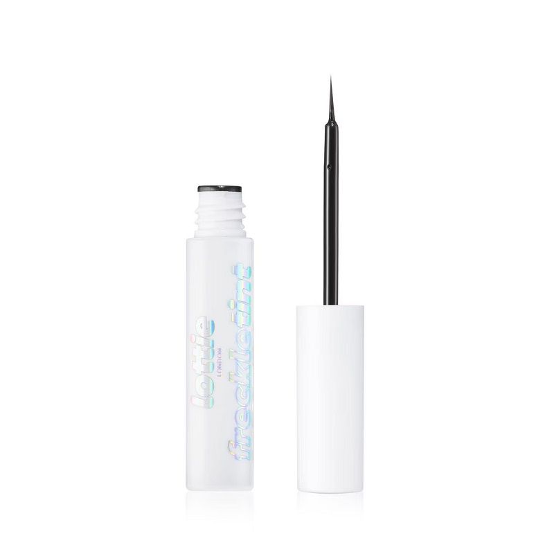 موضة النمش تعود إلى الواجهة بقوة.. ميريام فارس تعيد إحياءها من جديد