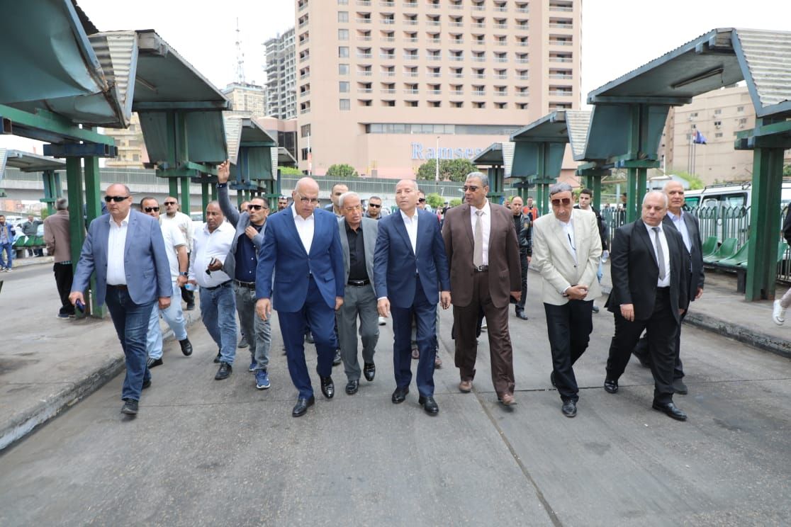 محافظ القاهرة يتفقد المواقف لمتابعة الالتزام بالتعريفة الجديدة