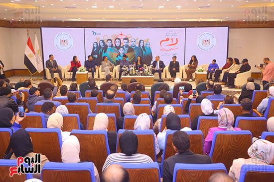 وزارة التضامن تهدى الطفل على البيلى كأس مصر بعد نجاحه فى "لام شمسية"