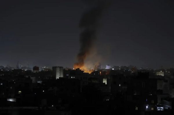 "المسيرة": غارتان أميركيتان استهدفتا مديرية برع في الحديدة باليمن