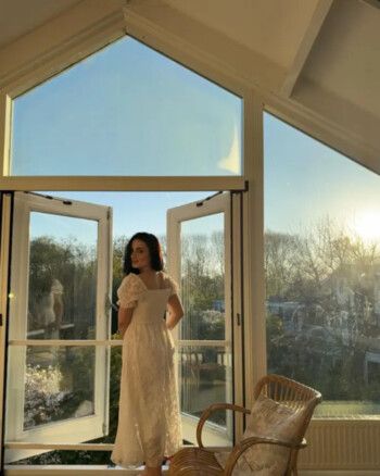 خطيبة حسام حبيب عارضة أزياء جميلة.. وهذا فارق السن بينهما