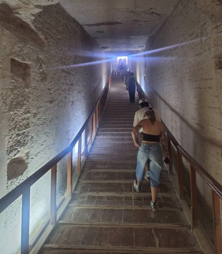 ألوان خالدة ونقوش ساحرة.. سحر مقابر الملوك يبهر السياح فى الأقصر.. صور