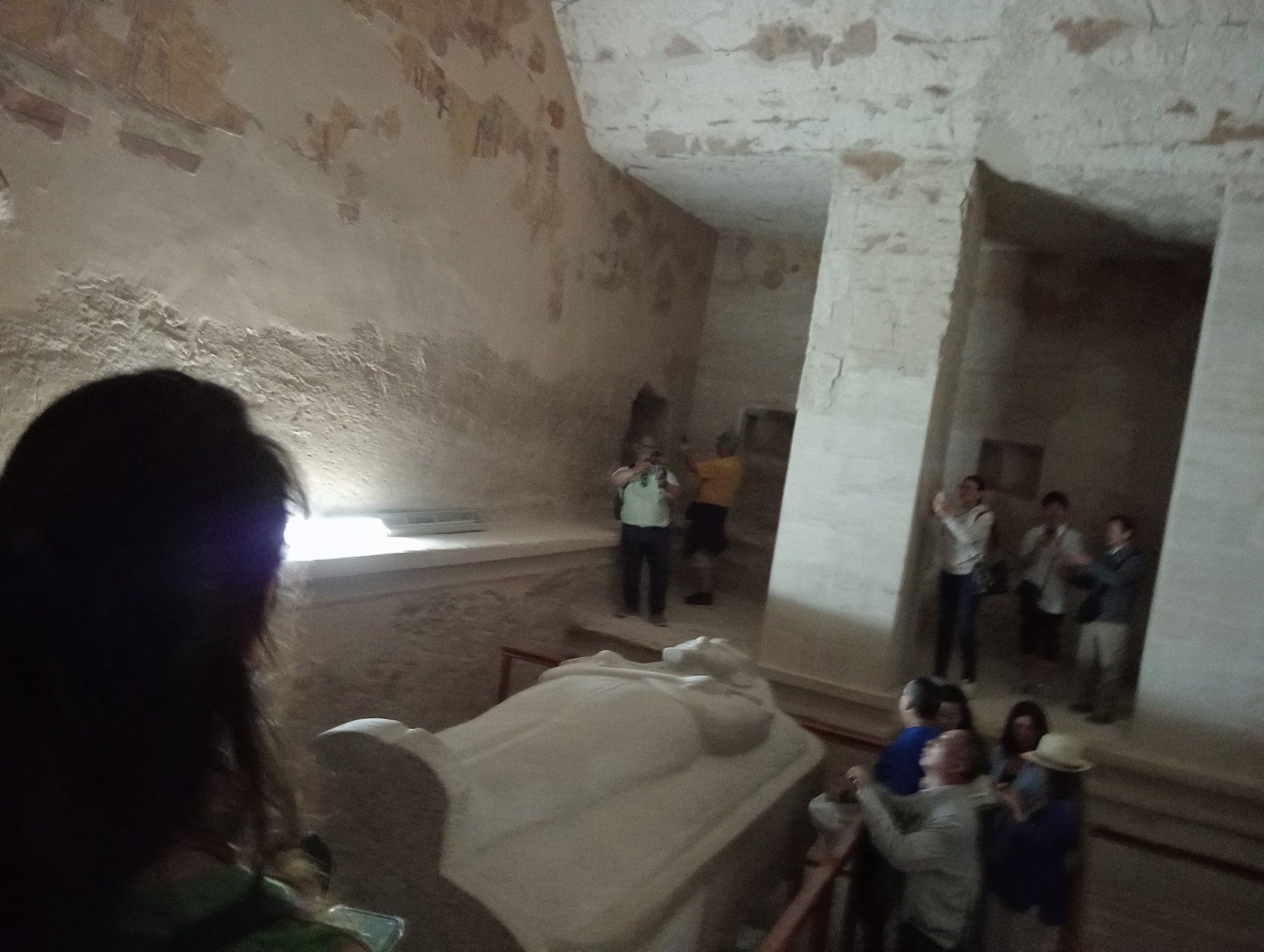 ألوان خالدة ونقوش ساحرة.. سحر مقابر الملوك يبهر السياح فى الأقصر.. صور