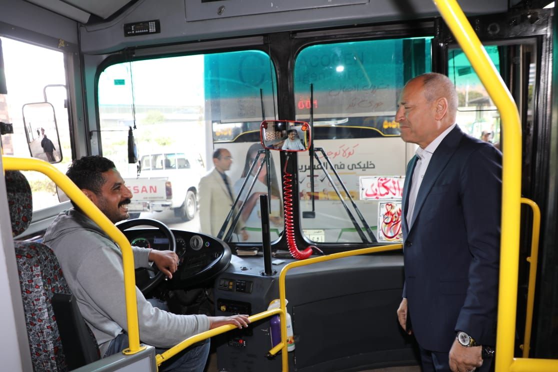 محافظ القاهرة يتفقد المواقف لمتابعة الالتزام بالتعريفة الجديدة