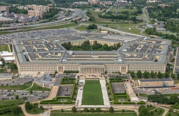 بوليتيكو: البنتاغون يقيل قائدة قاعدة غرينلاند العسكرية بعد انتقادها زيارة نائب الرئيس لها