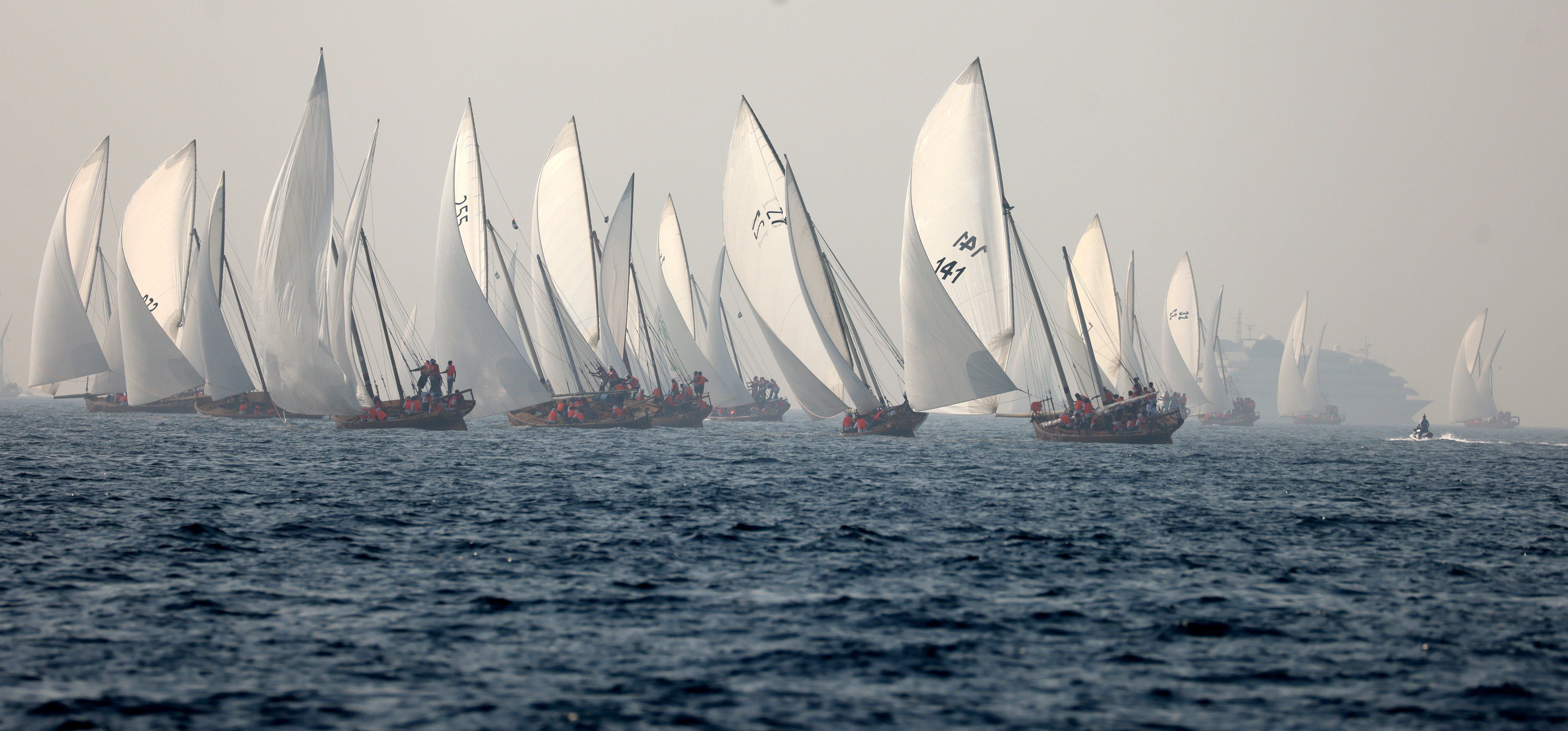 الامارات | برعاية حمدان بن محمد.. "دبي الدولي للرياضات البحرية" ينظم سباق القفال للمسافة الطويلة