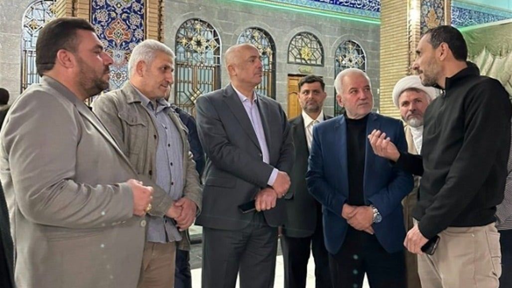 السفير العراقي بدمشق داخل مرقد السيدة زينب "ع".. نقاش لاعادة السياحة الدينية (صور)