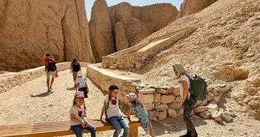ألوان خالدة ونقوش ساحرة.. سحر مقابر الملوك يبهر السياح فى الأقصر.. صور