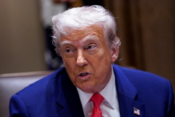 ترامب يشيد بموقف الاتحاد الأوروبي من الرسوم الجمركية