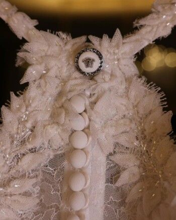 حفل زفاف آل سعود: فستان العروس من Versace والديكورات خيالية (صور)