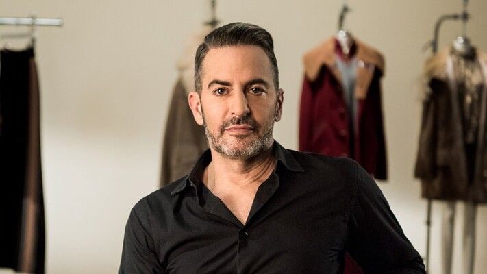 عيد ميلاد سعيد لمارك جاكوبس .. تعرّف على 6 مجموعات من أشهر عروضه