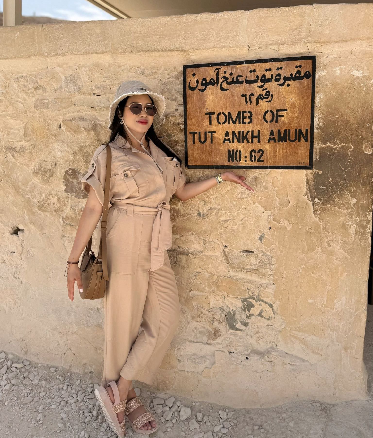 ألوان خالدة ونقوش ساحرة.. سحر مقابر الملوك يبهر السياح فى الأقصر.. صور