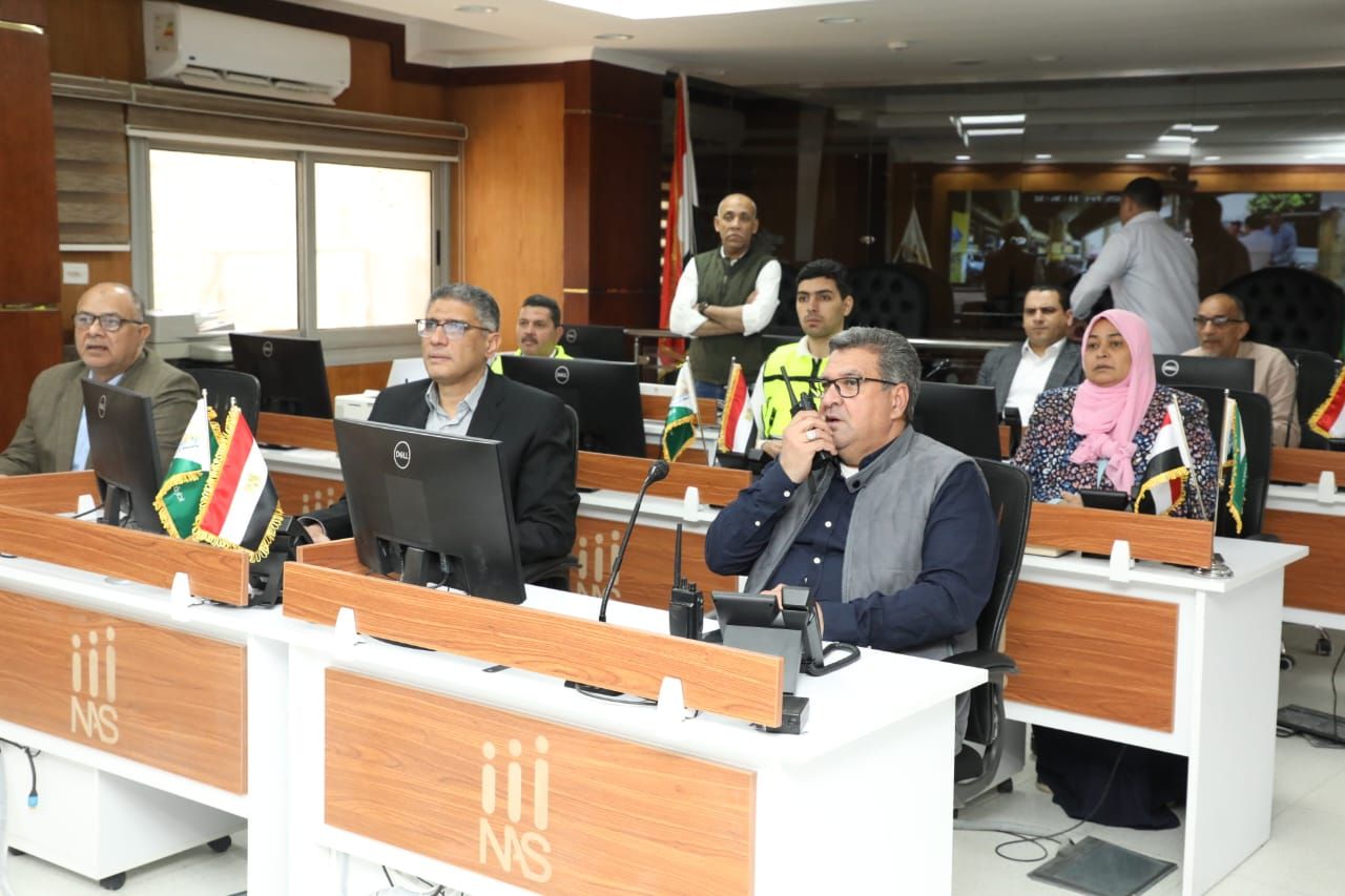 محافظ الجيزة: حملات على المواقف ومحطات الوقود للتأكد من الالتزام بالتعريفة الجديدة