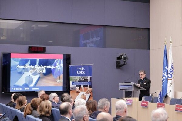 مجلس الشيوخ الفرنسي في باريس يشهد حفل الإطلاق الرسمي للأكاديمية الدبلوماسية لجامعة الروح القدس – الكسليك