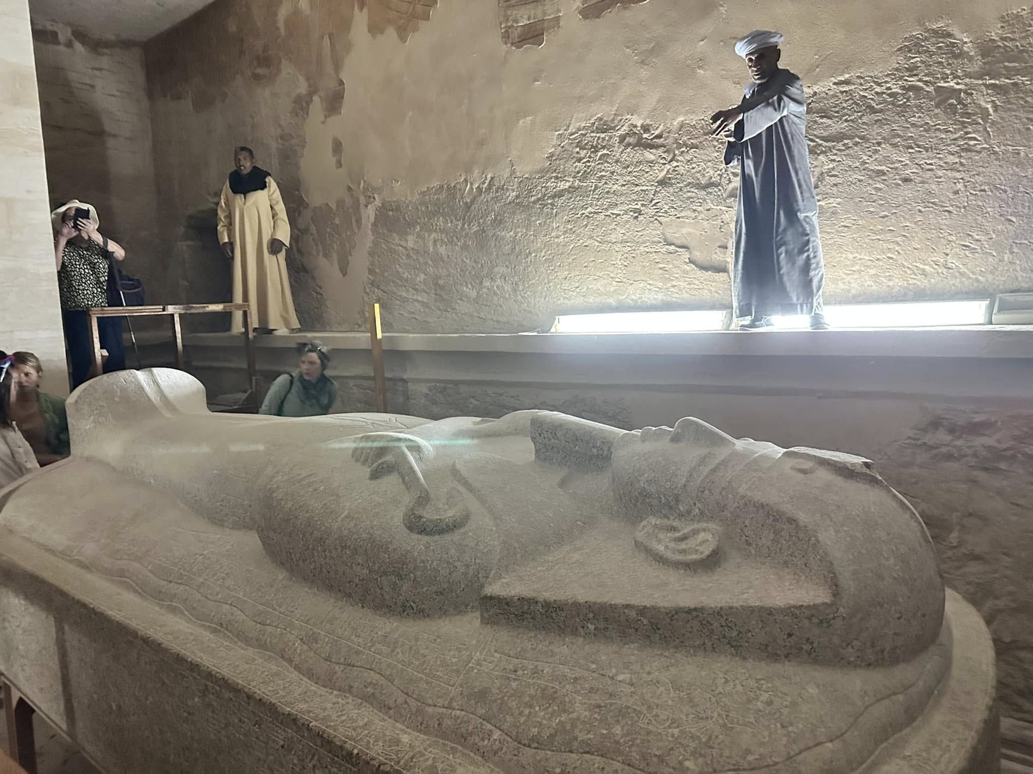 ألوان خالدة ونقوش ساحرة.. سحر مقابر الملوك يبهر السياح فى الأقصر.. صور