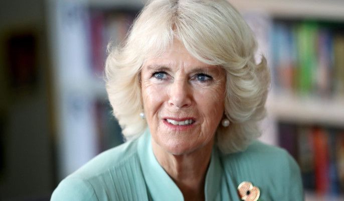 حقائب الملكة كاميلا.. أناقة فاخرة ترافق إطلالتها وأسعارها خيالية