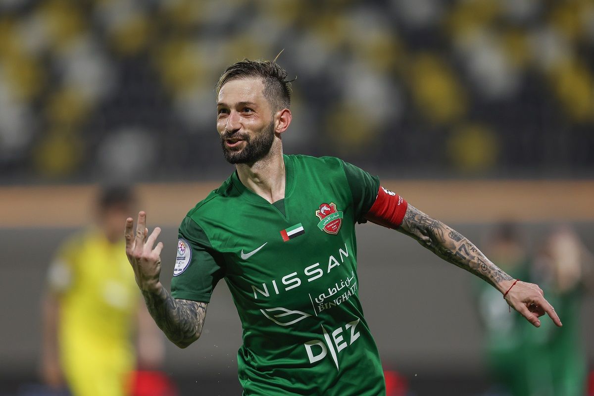 الامارات | شباب الأهلي يهزم كلباء في الدقيقة 100 ويقترب من حسم لقب الدوري