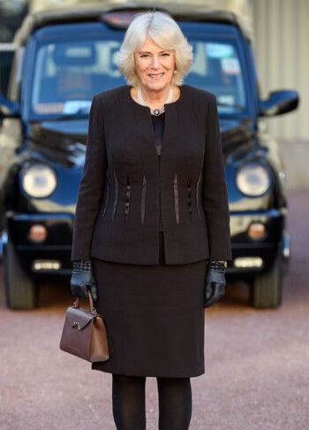 حقائب الملكة كاميلا.. أناقة فاخرة ترافق إطلالتها وأسعارها خيالية