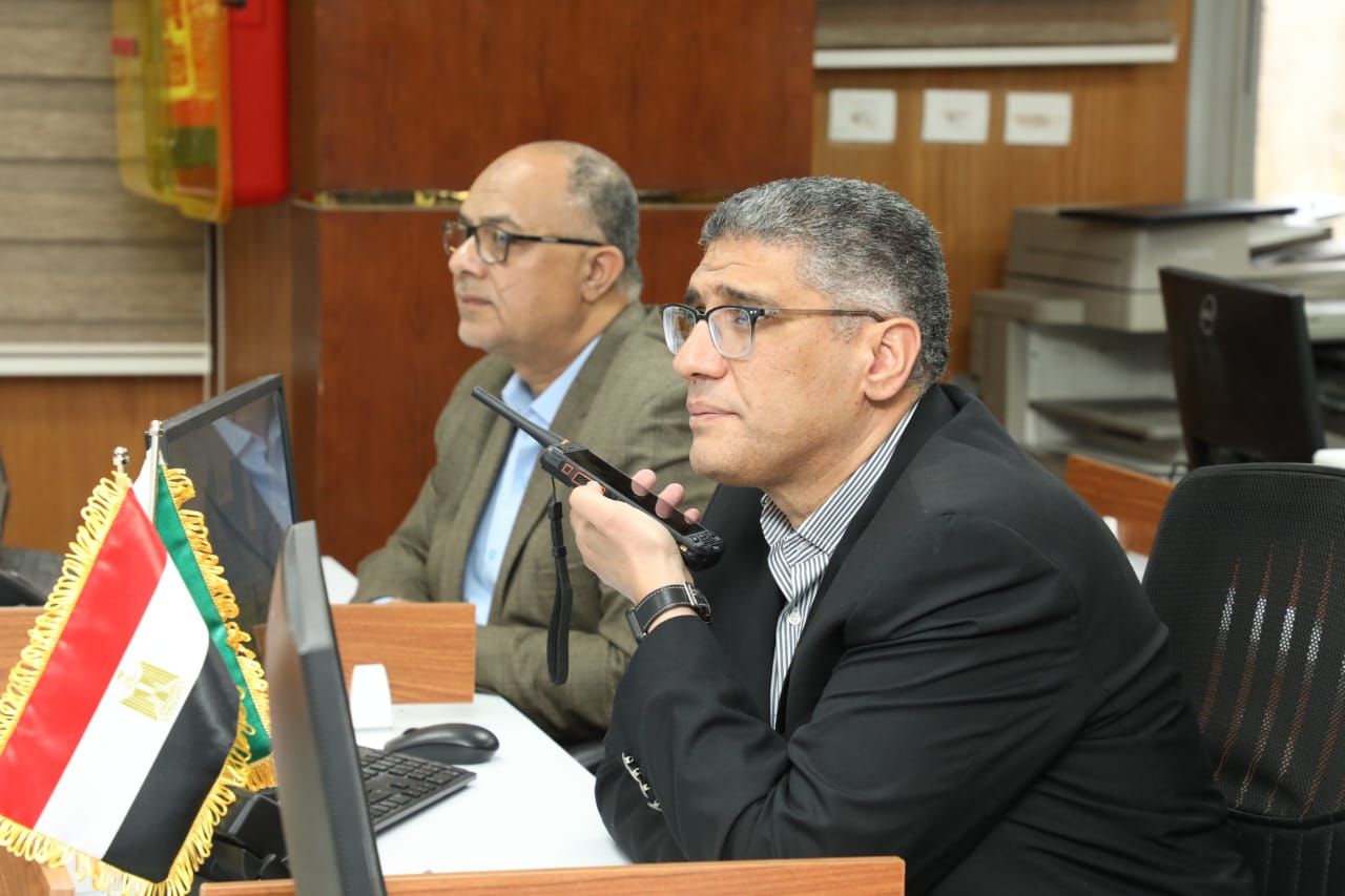 محافظ الجيزة: حملات على المواقف ومحطات الوقود للتأكد من الالتزام بالتعريفة الجديدة