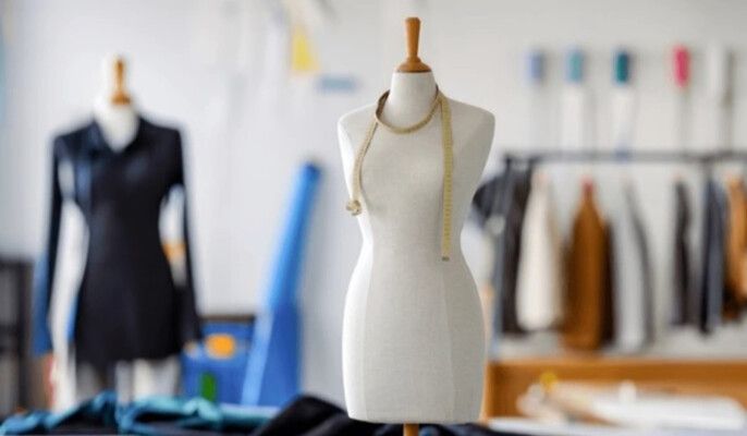 عملية تجميل تنتهي بمأساة.. وفاة مصممة أزياء عربية