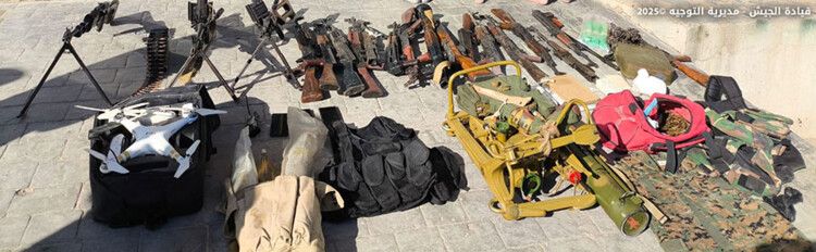 الجيش: دهم منازل مطلوبين في القصر وجدرا وحورتعلا وتوقيف 3 أشخاص وضبط أسلحة ومخدرات