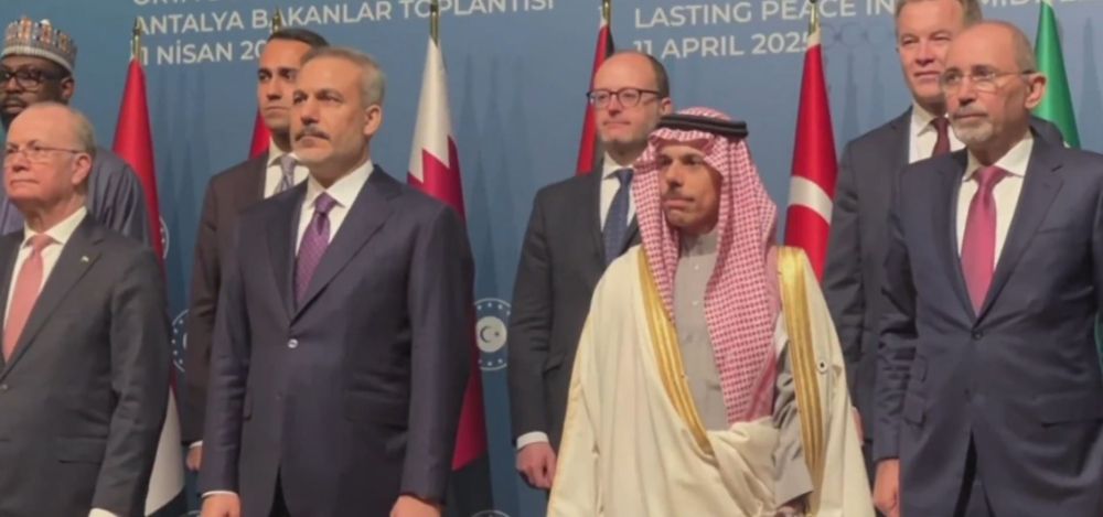 بيان الاجتماع الوزاري في أنطاليا يدعو إلى توحيد غزة مع الضفة الغربية