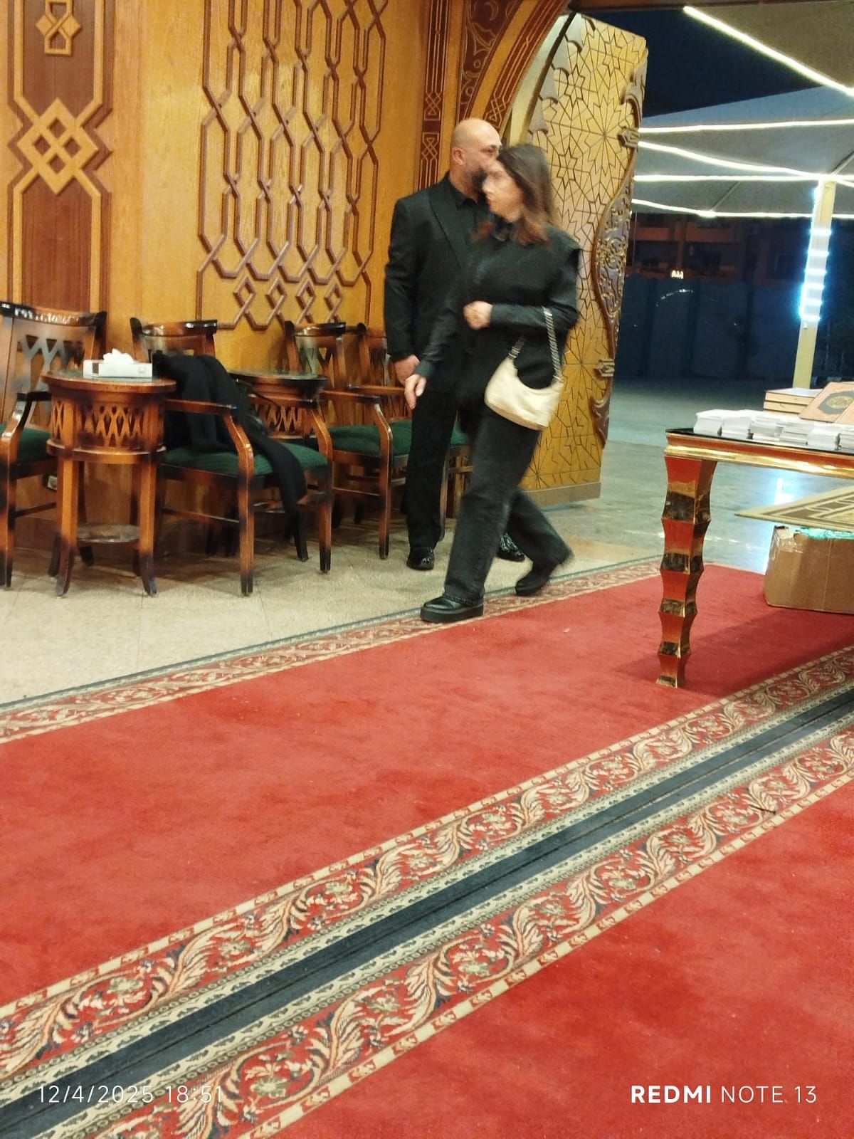 رامى صبرى يتلقى عزاء والدة زوجته وأشرف زكى وروجينا ومحسن جابر أول الحاضرين