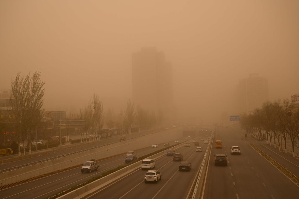 صور| أقوى رياح منذ 75 عاما.. بكين تلغي مئات الرحلات الجوية بسبب العواصف