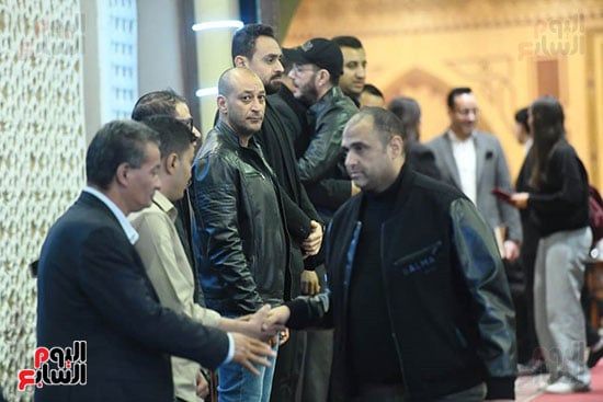 أصالة ودنيا عبد العزيز وبشرى ودينا فؤاد فى عزاء والدة زوجة رامى صبرى.. صور