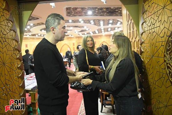 أصالة ودنيا عبد العزيز وبشرى ودينا فؤاد فى عزاء والدة زوجة رامى صبرى.. صور