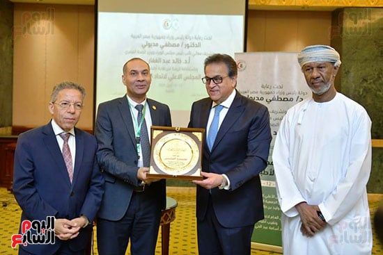 نقيب أطباء فلسطين: نعانى من نقص بالكوادر والمبانى لتقديم الخدمات لأهالى غزة