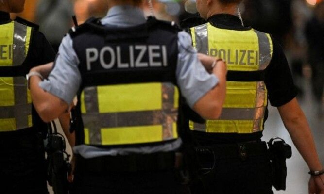 رجل يطعن آخر حتى الموت في محطة مترو ببرلين والشرطة تطلق النار عليه