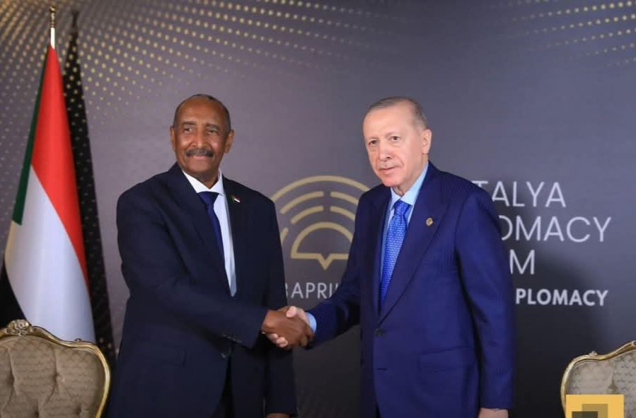 رئيس مجلس السيادة يلتقي الرئيس التركي رجب طيب أردوغان