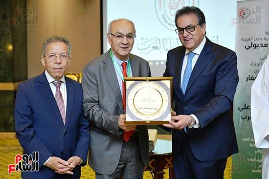 نقيب أطباء فلسطين: نعانى من نقص بالكوادر والمبانى لتقديم الخدمات لأهالى غزة