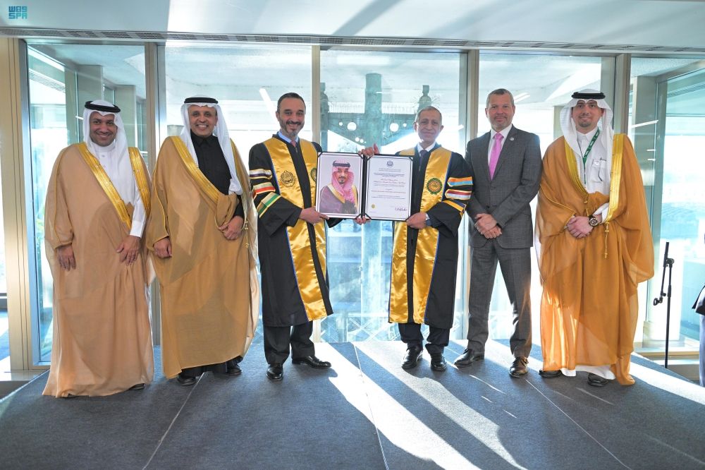 دكتوراه فخرية لسفير المملكة في بريطانيا من الأكاديمية البحرية العربية