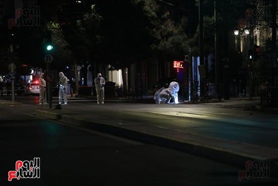 انفجار قنبلة أمام مكاتب شركة القطارات اليونانية فى أثينا.. صور