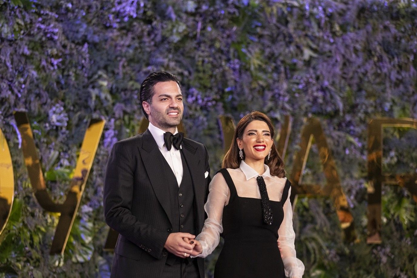 خاص الخليج 365: بدء حفل زفاف نارين بيوتي ورامي سامو.. ومصمم فستانها مفاجأة