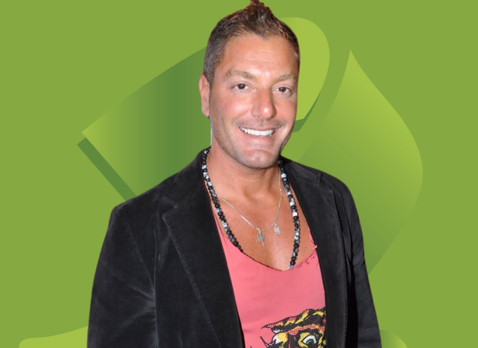 حملة واسعة على تامر هجرس في جنازة حماة رامي صبري….ماذا حصل؟