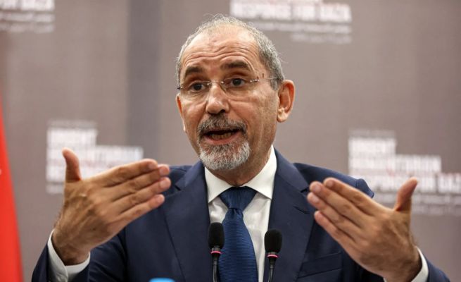 الصفدي: للتوصل لوقف فوري ودائم لإطلاق النار بغزة ونرفض تهجير الفلسطينيين من وطنهم