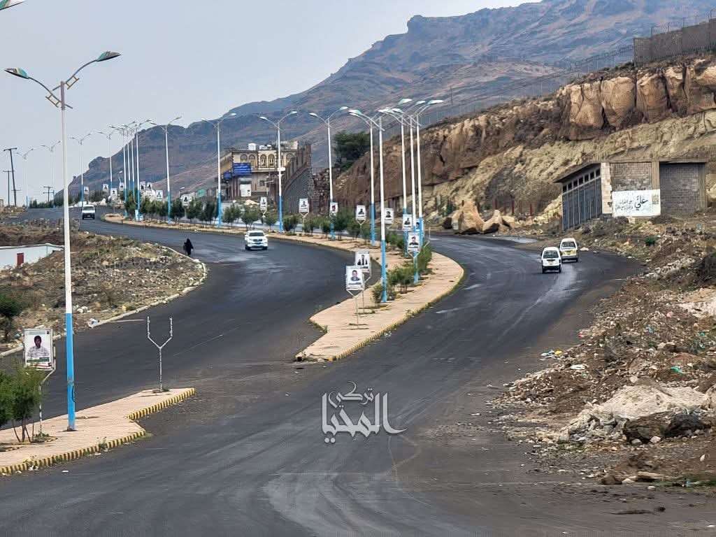 امطار غزيرة تتسبب بانقسام الأرض إلى نصفين في صنعاء